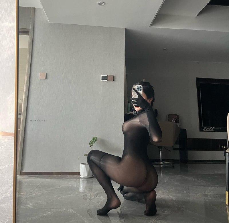 金希儿 – 全身黑丝包裹紧身【10P】